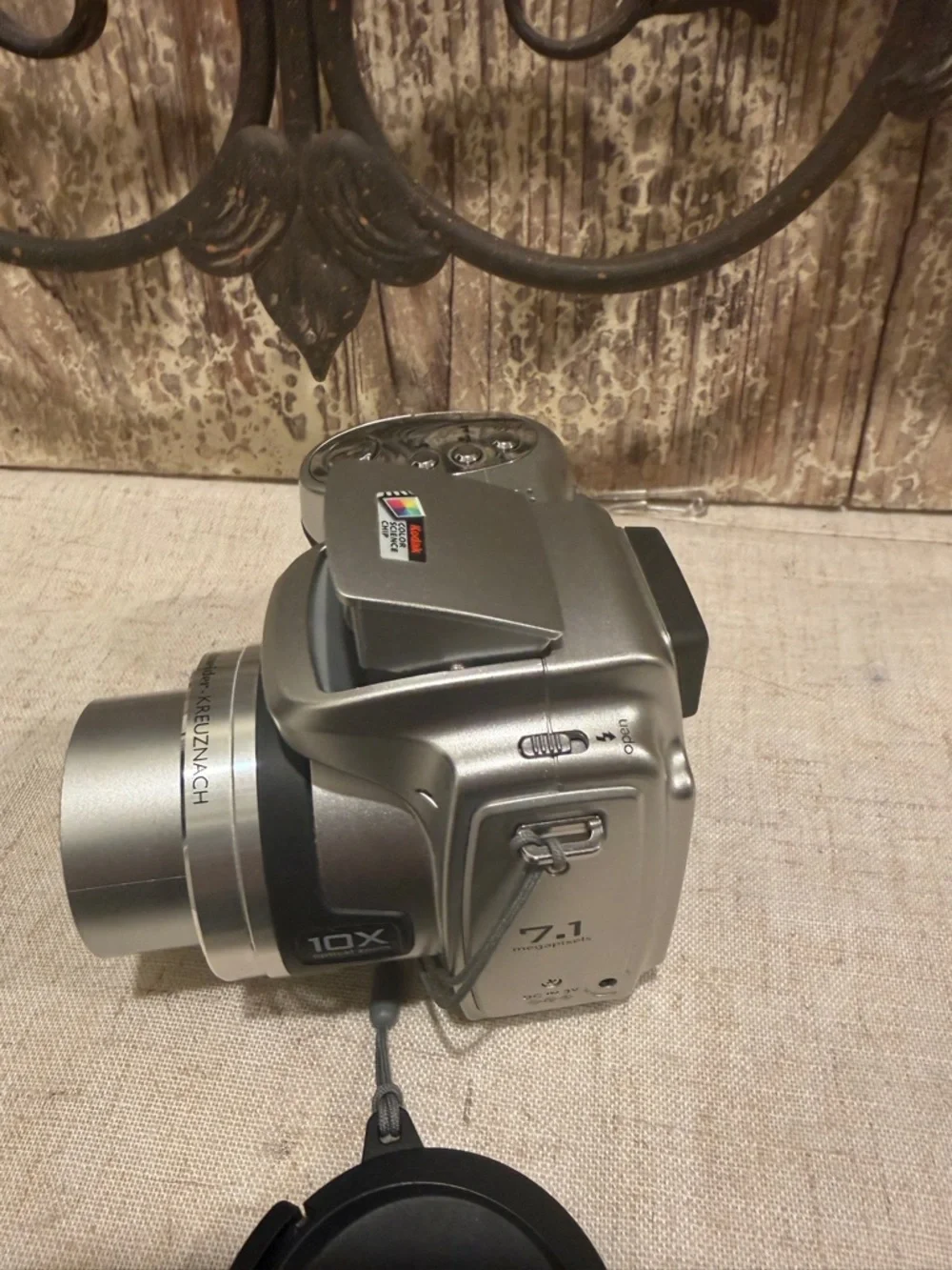 Kodak Silver Digital Camera wSchneider-Kreuznach Lens a Kodak EasyShare Z710